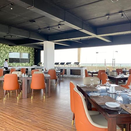 Ocean Breeze - Udaya Luxury Apartments Negombo Exteriér fotografie