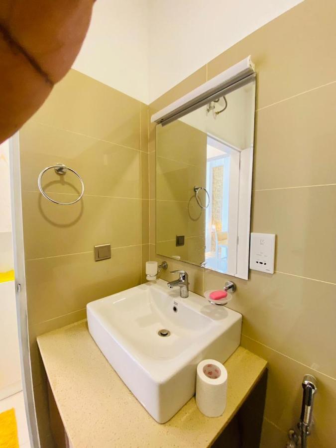 Ocean Breeze - Udaya Luxury Apartments Negombo Exteriér fotografie